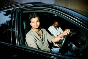 சொகுசு காருக்கு வரி விலக்கு கேட்ட விவகாரத்தில் நடிகர் விஜய்க்கு ரூ1 லட்சம் அபராதம் விதித்த உத்தரவுக்கு உயர்நீதிமன்றம் தடை!