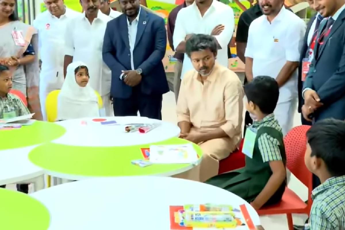 பெரியார் அறிவுலகத்தை திறந்து வைத்த முதல்வர் விஜய்; முதல் வாசகராக கையெழுத்து | Cm Vijay Inaugurated Periyar Arivulagam Signed பெரியார் அறிவுலகத்தை திறந்து வைத்த முதல்வர் விஜய்; முதல் வாசகராக கையெழுத்து | Cm Vijay Inaugurated Periyar Arivulagam Signed