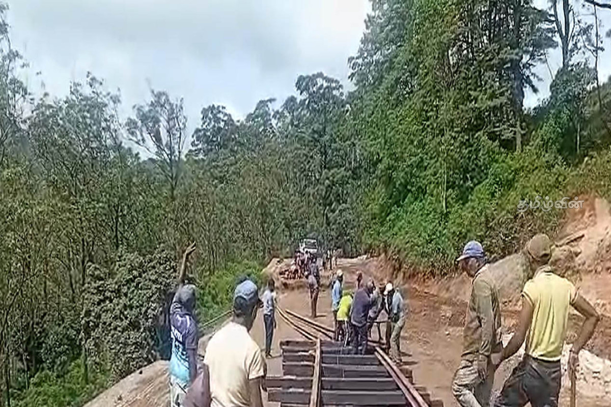 மீண்டும் வழமைக்கு திரும்பும் டிட்வா சூறாவளியால் பாதிக்கப்பட்ட மலையக புகையிரத சேவை | Restore Railway Services Affected By Cyclone Titva மீண்டும் வழமைக்கு திரும்பும் டிட்வா சூறாவளியால் பாதிக்கப்பட்ட மலையக புகையிரத சேவை | Restore Railway Services Affected By Cyclone Titva