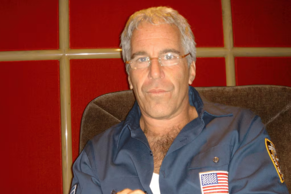 எப்ஸ்டீன் விவகாரம்: பிரபல முதலீட்டு வங்கி நிறுவனத்தின் தலைமை சட்டத்தரணி பதவி விலகல் | Epstein Case Goldman Sachs Chief Legal Officer