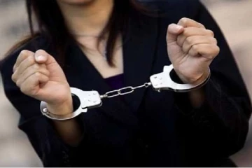 மருத்துவரை ஏமாற்றிய 20 வயது யுவதி கைது