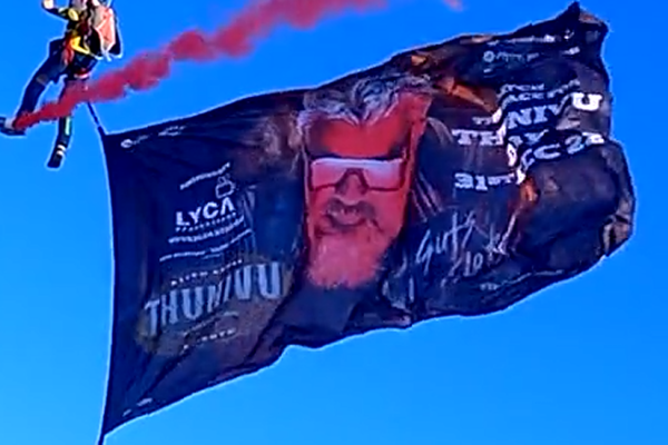 வானத்தில் துணிவு பேனர்! வித்யாசமான ப்ரோமோஷன், வைரல் வீடியோ | Ajith Thunivu Skydiving Promotion In Dubai