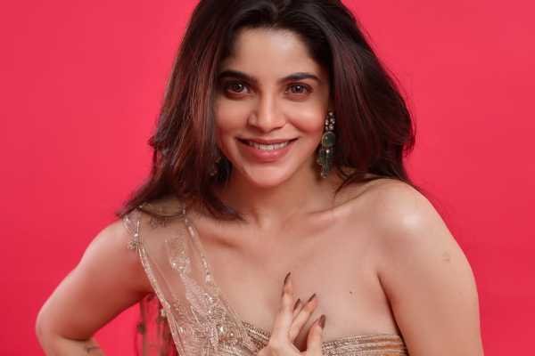 டிரான்ஸ்பெரண்ட் ஆடையணிந்து மயக்கும் நடிகை திவ்ய பாரதி..புகைப்படங்கள் இதோ.. | Actress Divya Bharathi Recent Photoshoot Post டிரான்ஸ்பெரண்ட் ஆடையணிந்து மயக்கும் நடிகை திவ்ய பாரதி..புகைப்படங்கள் இதோ.. | Actress Divya Bharathi Recent Photoshoot Post