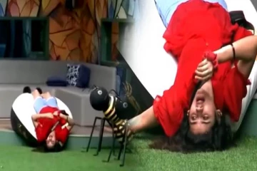 தலைகீழாக படுத்து சோகம் தணிக்கும் சௌந்தர்யா- நெட்டிசன்கள் கலாய்க்கும் குறும்படம்