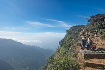 உலக முடிவுக்கு செல்லும் பாதை மறு அறிவித்தல் வரை பூட்டு