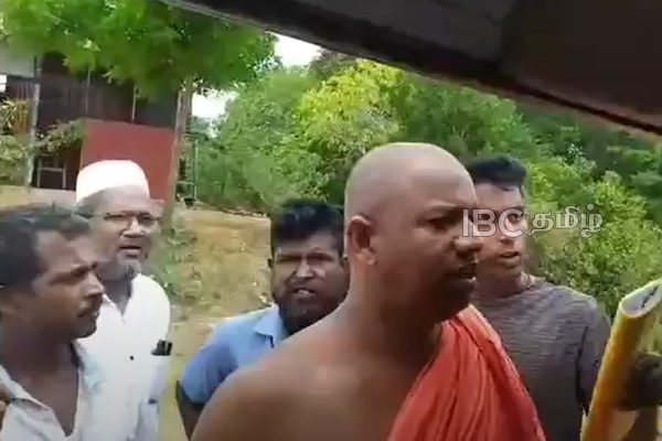 மட்டக்களப்பில் பேரினவாத சக்திகளுக்கு எதிராக ஆர்ப்பாட்டம் | Protest Against Monks In Batticaloa