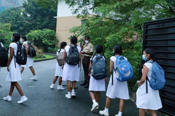 நாடளாவிய ரீதியில் நாளை தினம் அனைத்து பாடசாலைகளுக்கும் விடுமுறை