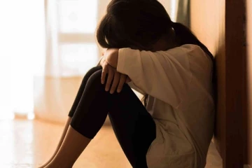 வெளிநாட்டில் தாய்; 10 வயது மகளை பாலியல் வன்கொடுமை செய்த தந்தை