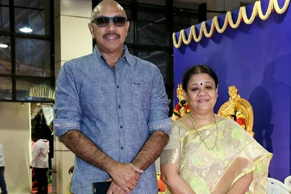 நடிகர் சத்யராஜின் அம்மா மற்றும் மொத்த குடும்பத்தையும் பார்த்திருக்கிறீர்களா! - புகைப்படத்துடன் இதோ | Actor Sathyaraj Latest Photos