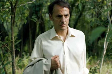 ஓய்வூதியம் பெறுவதற்காக தாயின் உடலை பாதாள அறையில் பதுக்கி வைத்திருந்த மகன்