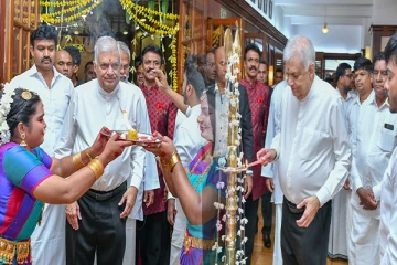 ஜனாதிபதி அலுவலகத்தில் விசேட தீபாவளி கொண்டாட்டம்(Photos)