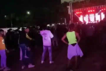 500 ஆண்கள்..50 பெண்கள்.. விடிய விடிய நடந்த இசிஆர் கச்சேரி : தட்டி தூக்கிய போலீஸ்