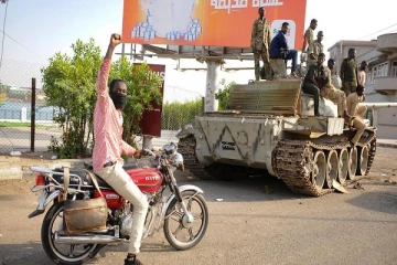 சூடானில் ரமலானை முன்னிட்டு போர் நிறுத்த ஒப்பந்தமிருந்தும் தொடரும் துப்பாக்கிச்சூடு: உணவுக்காக அவதிப்படும் மக்கள்