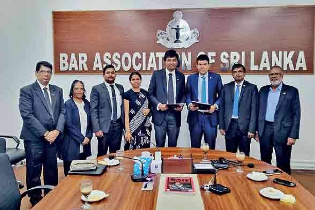 சட்டத்தரணிகள் சங்கத்திற்கு ஏற்றவாறு நீதிமன்றங்களை வழிநடத்த அனுமதிக்க முடியாது: முன்னாள் அமைச்சர் வாசுதேவ நாணயக்காரவின் கருத்து | Vasudeva Nanayakkara Bar Association Of Sri Lanka சட்டத்தரணிகள் சங்கத்திற்கு ஏற்றவாறு நீதிமன்றங்களை வழிநடத்த அனுமதிக்க முடியாது: முன்னாள் அமைச்சர் வாசுதேவ நாணயக்காரவின் கருத்து | Vasudeva Nanayakkara Bar Association Of Sri Lanka