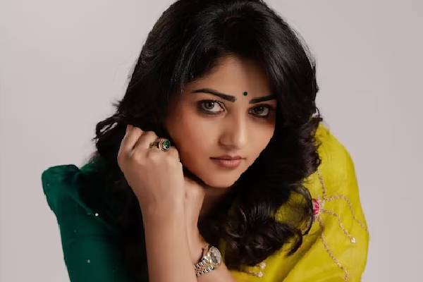 நடிகருடன் நெருக்கமான காட்சி..கதறி அழுதும் மனமிறங்காத பெற்றோர்!! கூலி பட நடிகை ஆதங்கம்.. | Coolie Actress Wept And Begged For Forgiveness நடிகருடன் நெருக்கமான காட்சி..கதறி அழுதும் மனமிறங்காத பெற்றோர்!! கூலி பட நடிகை ஆதங்கம்.. | Coolie Actress Wept And Begged For Forgiveness