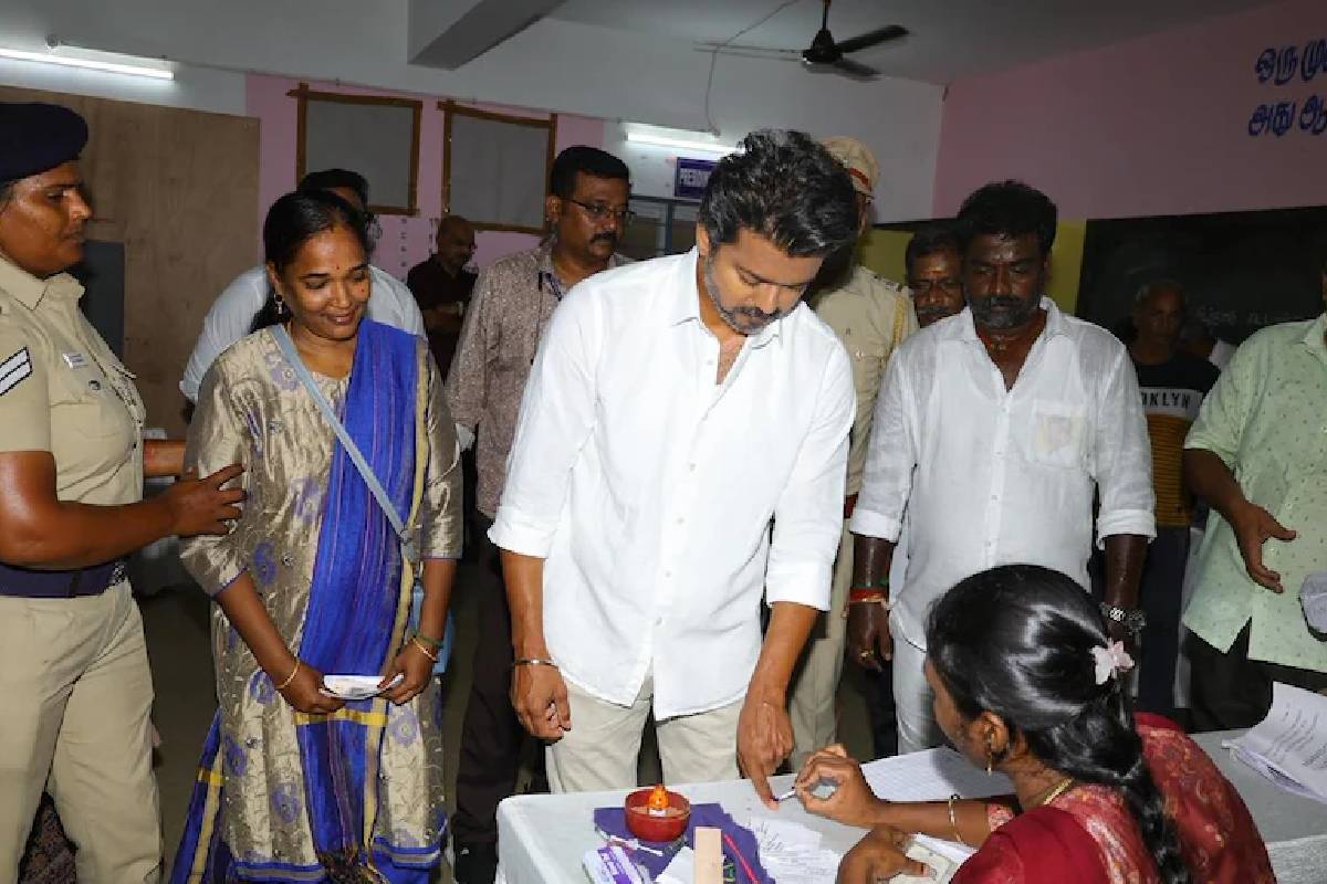 வாக்களிக்குமாறு அடம்பிடித்த குழந்தைகள் - விஜய் மீது போலீஸில் புகார்! | Police Complaint Against Tvk Leader Vijay