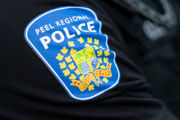 கனடாவில் கொள்ளை முயற்சியில் ஈடுபட்ட 4 இளைஞர்கள் கைது | 4 Teens Charged In Attempted Robbery At Mall