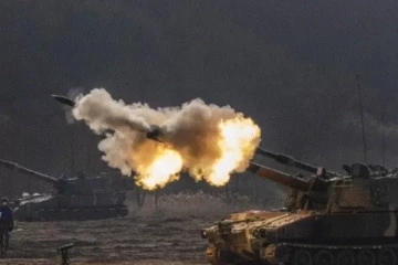 යුද්ධය නිසා පලා ගිය සරණාගතයින් දෙදෙනෙක් තම රටට මුදල් දීමේ සැළසුමක