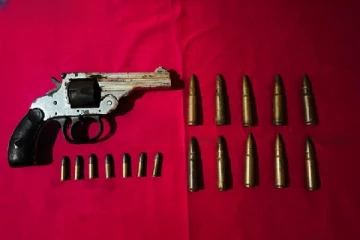 வெளிநாட்டு துப்பாக்கியுடன் இளைஞர் கைது