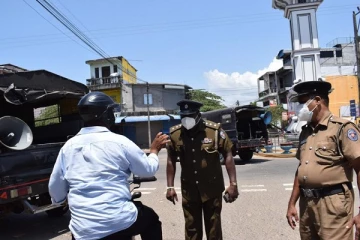 ஓட்டமாவடி பிரதான வீதிகளில் பொலிஸ் மற்றும் இராணுவத்தினர் சோதனை