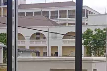 අධිකරණය ඉදිරිපිටදීම පොලිස් නිලධාරියෙක් අවසන් ගමන් යයි..