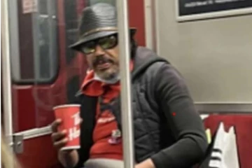 கனடாவில் இரயிலில் தனியாக பயணித்த இளம்பெண்ணுக்கு நேர்ந்த நிலை! ஆண் ஒருவரின் புகைப்படத்தை வெளியிட்ட பொலிஸ்