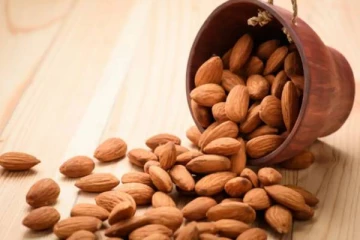 பாதாம் யாரெல்லாம் சாப்பிட கூடாது தெரியுமா? எச்சரிக்கை தகவல்