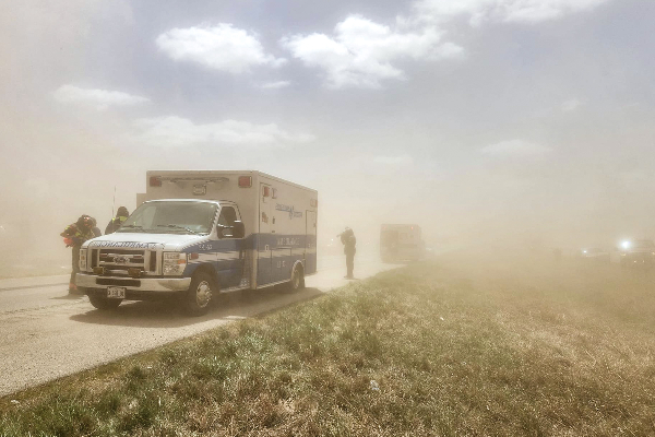 அமெரிக்காவில் புழுதிப்புயலால் ஏற்பட்ட விபரீதம்! | Disaster Caused By Dust Storm In America