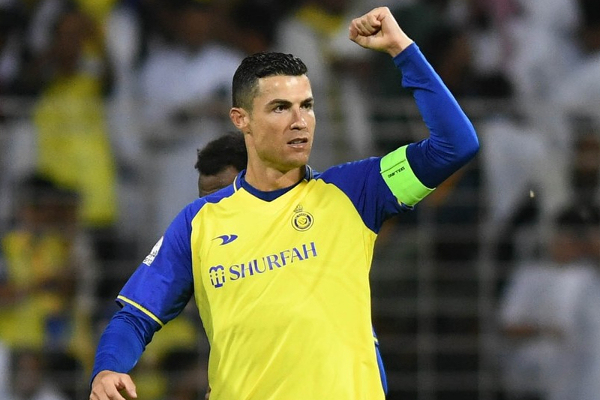 சவூதியில் ரொனால்டோவுக்கு தங்க உந்துருளி - வைரலாகும் காணொளி..! | Ronaldo Saudi Arabia Gift Bike 22 Carat Gold