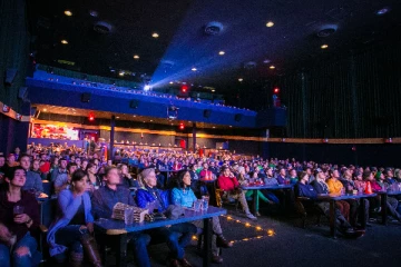 சினிமா தியேட்டரில் கொலைகாரனால் பரபரப்பு