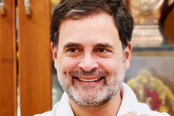 அப்பாவுடன் இருக்கும் ராகுல் காந்தி.., AI தொழில்நுட்பத்தால் வைரலாகும் புகைப்படம்