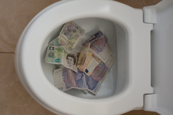 14 கோடி ரூபாய் பணத்தை கழிவறையில் ஃபிளஷ் செய்த ஜேர்மன் பெண்! ஏன் தெரியுமா? | German Lottery Winner Money Toilet