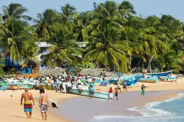 ලෝකය වටින්ම ලංකාවට ඇඳි එන සංචාරකයන් - රටේ ආදායමත් ඉහළට