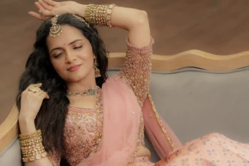 தொகுப்பாளினி டிடி அழகிய உடையில் வேற லெவல் போட்டோஷூட்