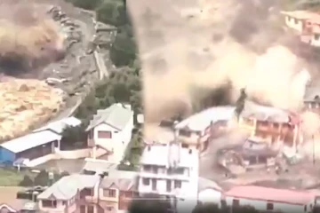 கண்ணிமைக்கும் நேரத்தில் அடித்துச் செல்லப்பட்ட மனிதர்கள்.... மேகவெடிப்பால் ஏற்பட்ட பேரழிவு