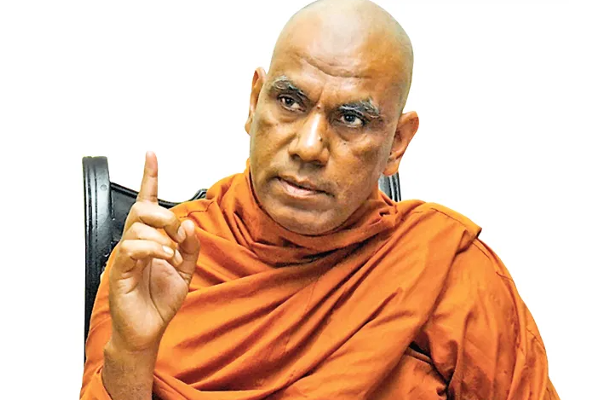 யுத்தகளமாக மாறிய நாடு... பொறுப்பை மஹிந்த - கோட்டாபய ஏற்க வேண்டும்! தேரர் | Mahinda Gotabaya Responsible Sri Lanka Protest War