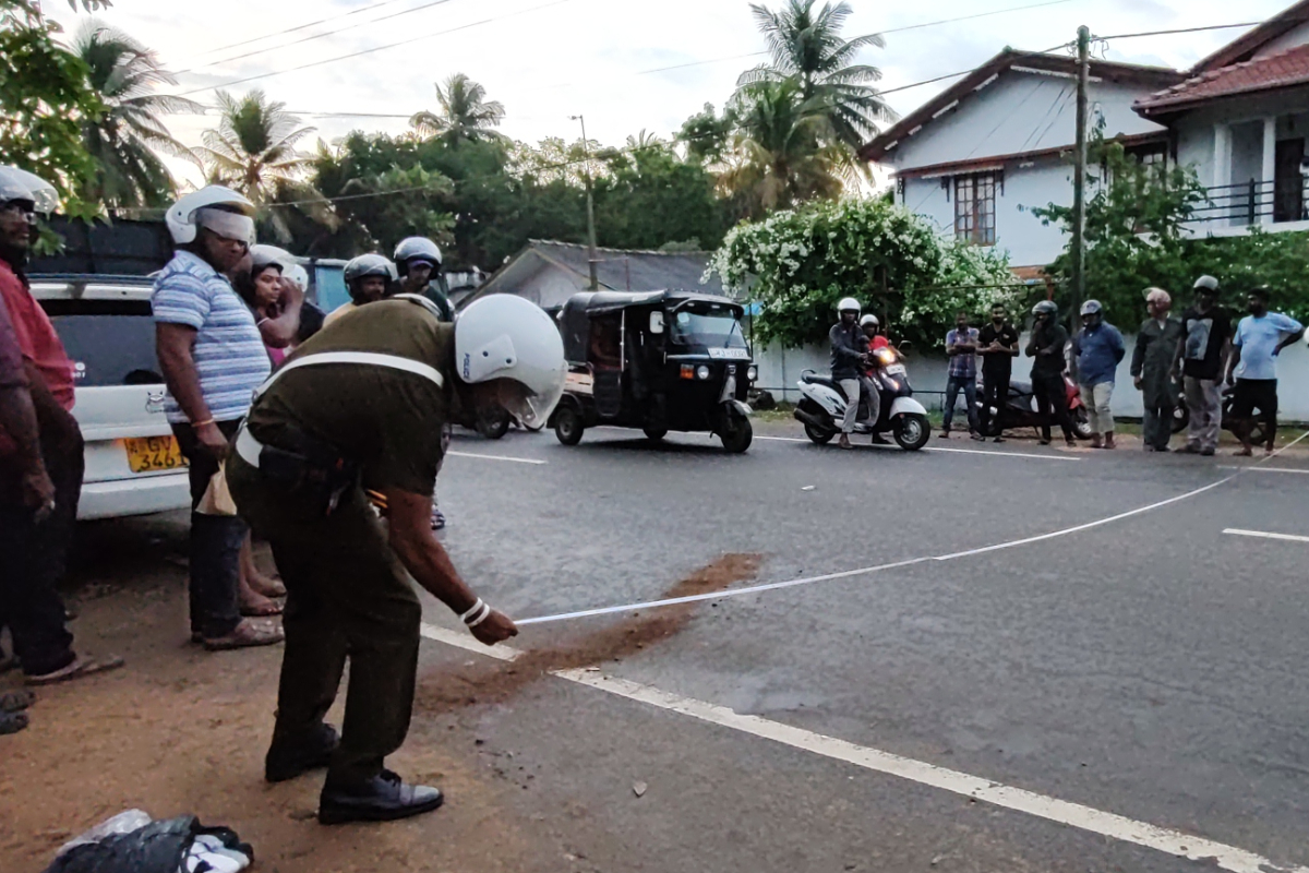 கெப் ரக வாகனம் மோதி வீதியை கடக்க முயன்ற பெண் பலி | Woman Killed Pickup Truck Manavella Sri Lanka கெப் ரக வாகனம் மோதி வீதியை கடக்க முயன்ற பெண் பலி | Woman Killed Pickup Truck Manavella Sri Lanka