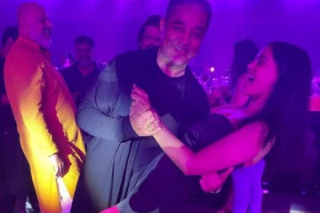 பிக்பாஸ் நடிகையுடன் இப்படியொரு போஸ், ஜிப் போடல!! கமலை வெச்சு செய்யும் நெட்டிசன்ஸ்..