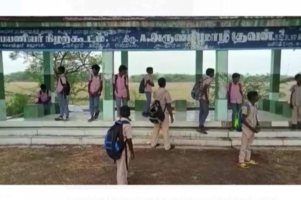 பள்ளிக்கு செல்ல பேருந்து இல்லாமல் பரிதவிக்கும் பள்ளி மாணவர்கள் - மாவட்ட ஆட்சியருக்கும் தமிழக அரசுக்கும் கோரிக்கை - தமிழ்நாடு