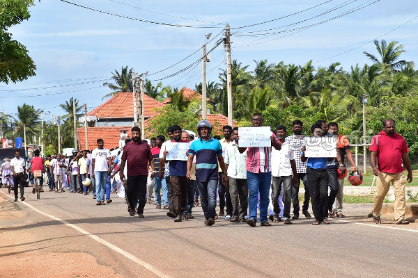 எரிப்பொருள் கோரி மன்னாரில் ஆர்ப்பாட்டம் (Photos) | Fuel Protest Mannar Fisherman