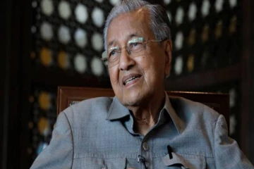 மலேசியாவின் முன்னாள் பிரதமர் திடீரென மருத்துவமனையில் அனுமதி!