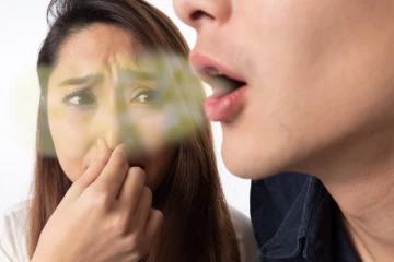 ஒரே நொடியில் வாய் துர்நாற்றம் போகனுமா? தூங்கி எழுந்ததும் இந்த ஒரு பொருள மட்டும் வாயில போடுங்க!