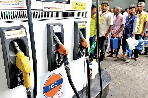2,047 லீற்றர் பெற்றோலை பதுக்கிய எரிபொருள் நிரப்பு நிலையம் சிக்கியது! | Discovery Of 2 047 Liter Petrol Filling Station
