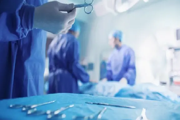 யூடியூப் பார்த்து கர்ப்பிணிப் பெண்ணுக்கு அறுவை சிகிச்சை ; இறுதியில் காத்திருந்த பேரிடி | Surgery Performed On Pregnant Woman