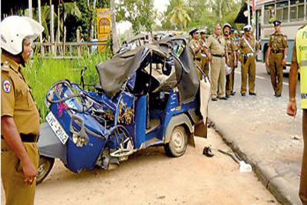 புதுவருடத்தில் இடம்பெற்ற இரு கோர விபத்து! 22 பேர் படுகாயம் | New Year Accident Sri Lanka Police