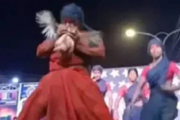 மேடையில் வைத்து கோழியை துடித்துடிக்க கடித்துக்கொன்ற நடன கலைஞர் - பாய்ந்த வழக்கு!