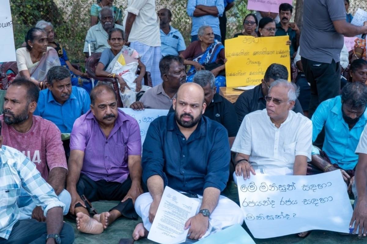 யாழ். காணி விடுவிப்புக்கான போராட்டத்தில் சுமந்திரன் உள்ளிட்ட அரசியல் தலைவர்கள் | Sumanthiran Jaffna North Land Liberation Struggle யாழ். காணி விடுவிப்புக்கான போராட்டத்தில் சுமந்திரன் உள்ளிட்ட அரசியல் தலைவர்கள் | Sumanthiran Jaffna North Land Liberation Struggle