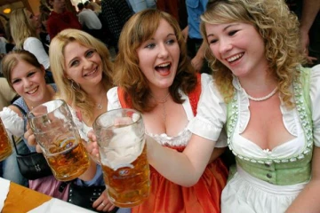 ஜேர்மனியில் 2 ஆண்டுகளுக்கு பிறகு கொண்டாடப்படும் அக்டோபர்ஃபெஸ்ட் பீர் திருவிழா!