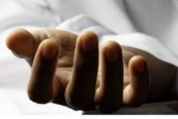 පුද්ගලයෙක් දියේ ගිලි ජිවිතක්ෂයට.