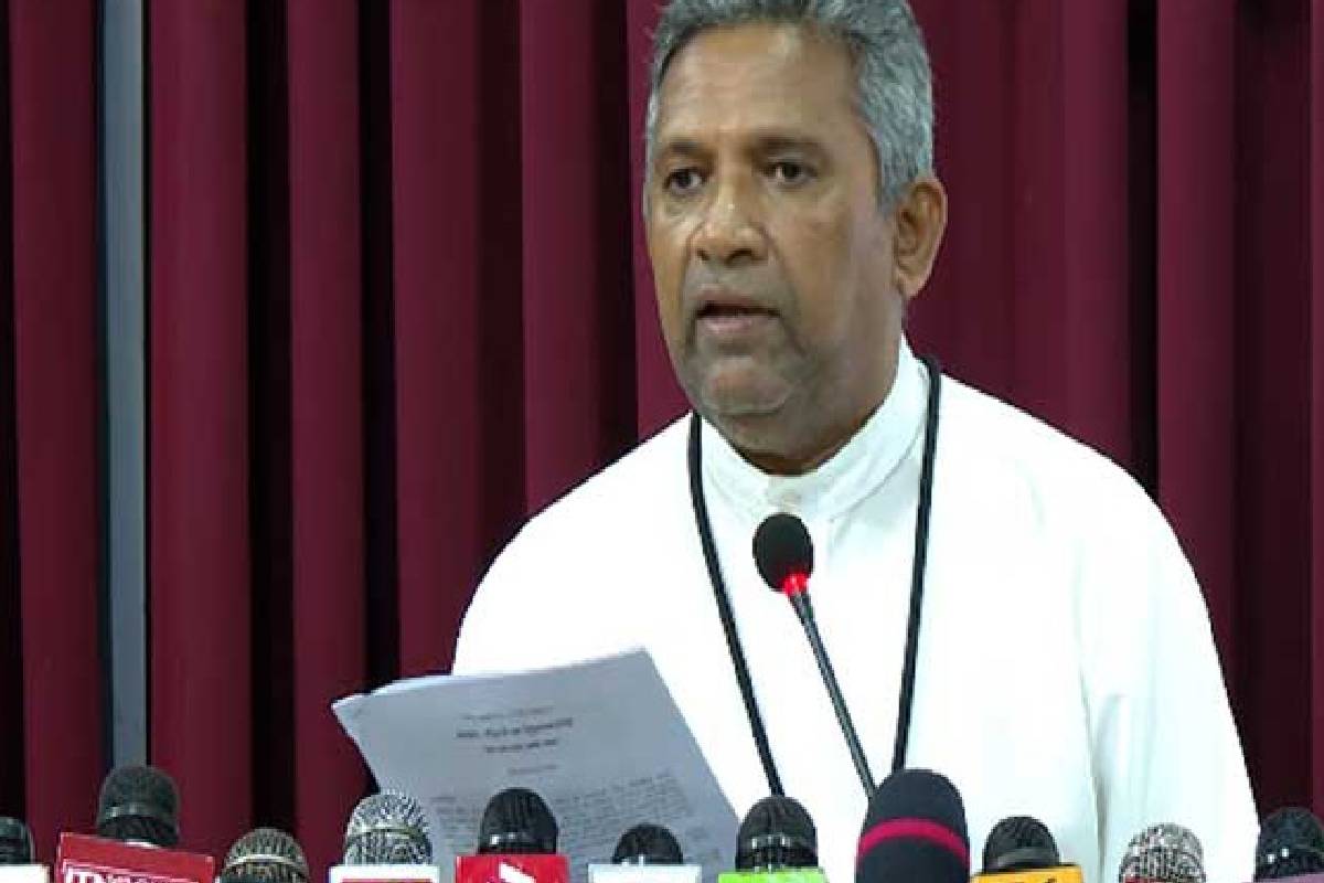 பாதுகாப்பு பிரதி அமைச்சரைப் பதவியிலிருந்து நீக்குமாறு கோரிக்கை | Request To Remove Aruna Jayasekara From Office